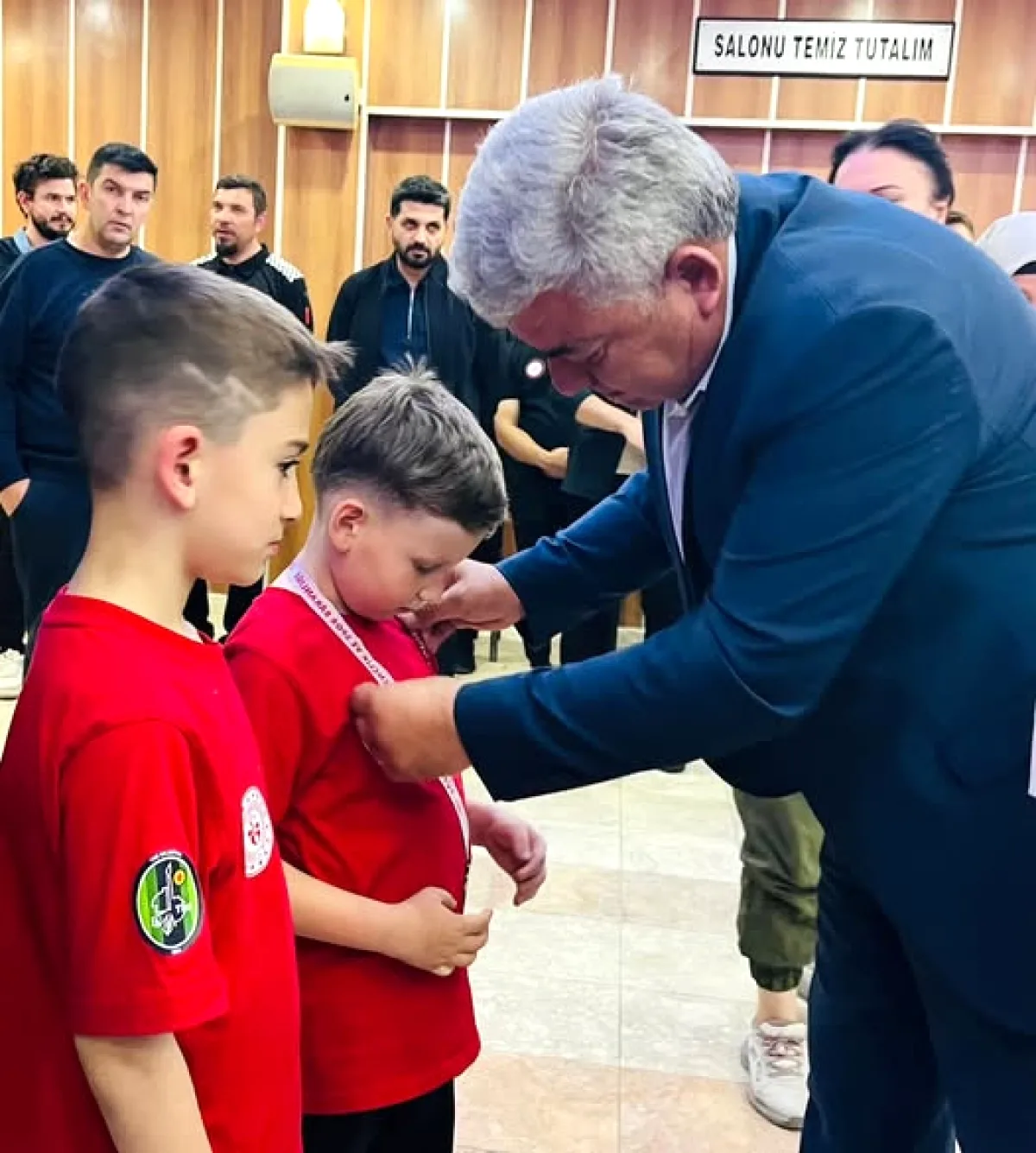 Kiraz'da Satranç Şampiyonlarına Başkan Coşkun'dan Ödül Kiraz'da Satranç Şampiyonlarına Başkan Coşkun'dan Ödül