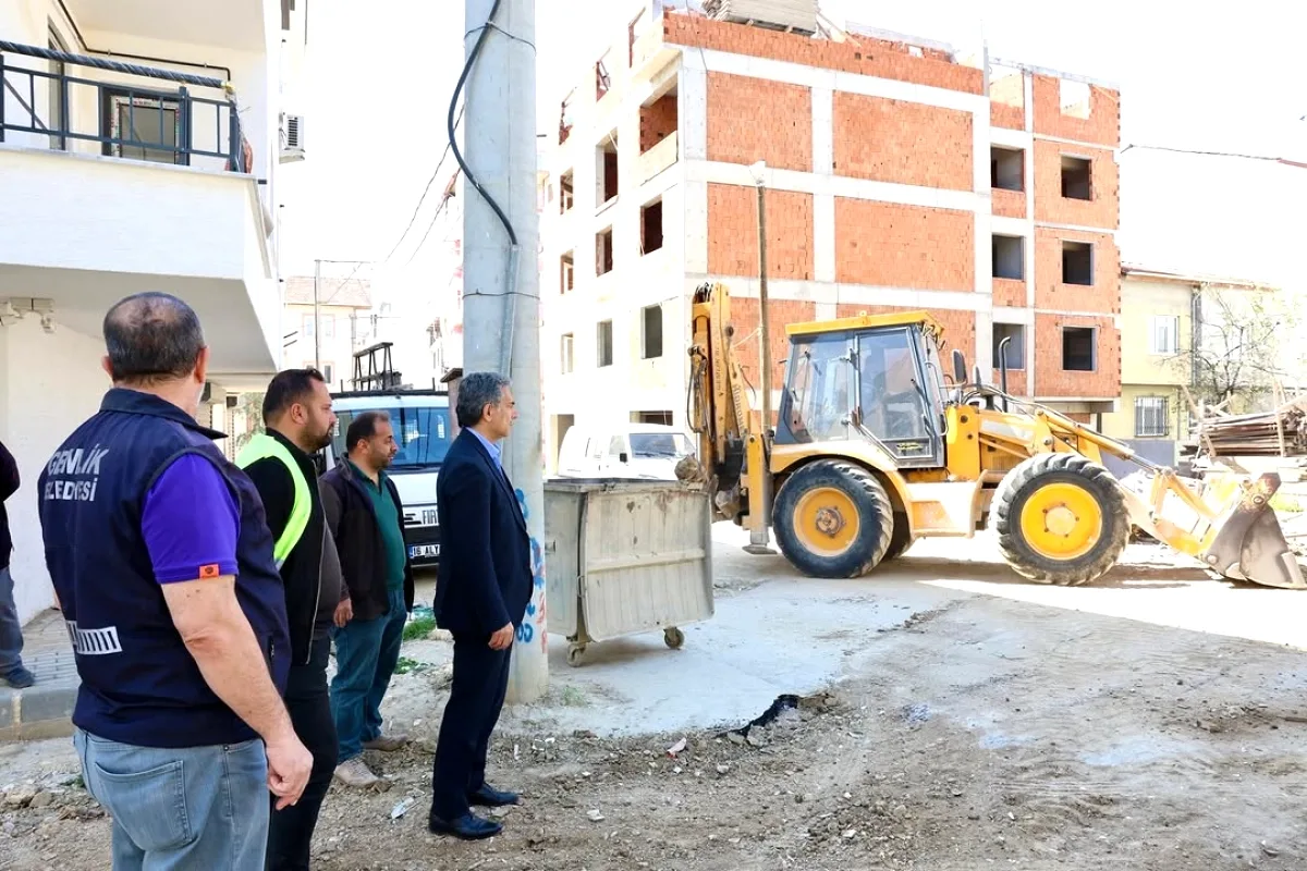 Gemlik'te Devam Eden Altyapı ve Çevre Düzenleme Çalışmaları Gemlik'te Devam Eden Altyapı ve Çevre Düzenleme Çalışmaları