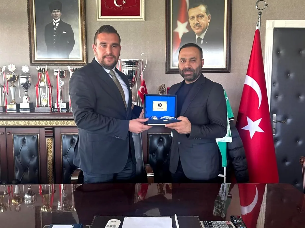 Gölbaşı MHP'den Spor Kulübü Başkanına Hayırlı Olsun Ziyareti Gölbaşı MHP'den Spor Kulübü Başkanına Hayırlı Olsun Ziyareti