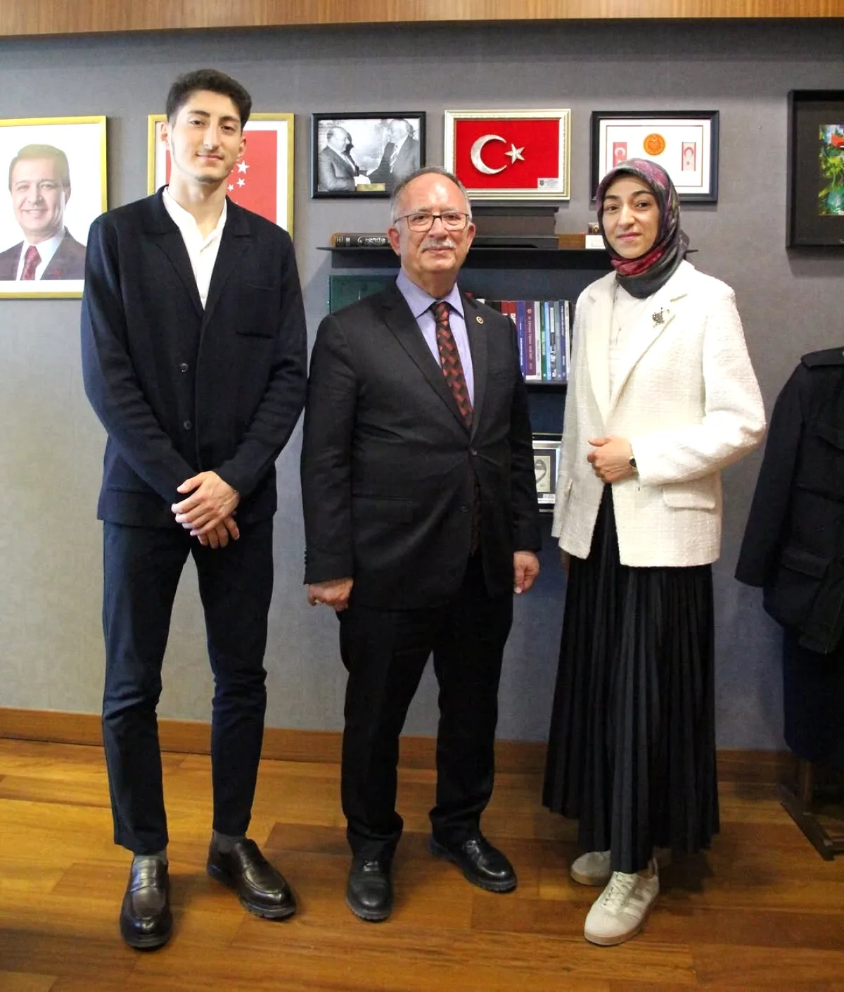 Saadet Partisi Kadın Kolları Sekreteri, Antalya Milletvekili Kılıç'ı TBMM'de Ziyaret Etti Saadet Partisi Kadın Kolları Sekreteri, Antalya Milletvekili Kılıç'ı TBMM'de Ziyaret Etti