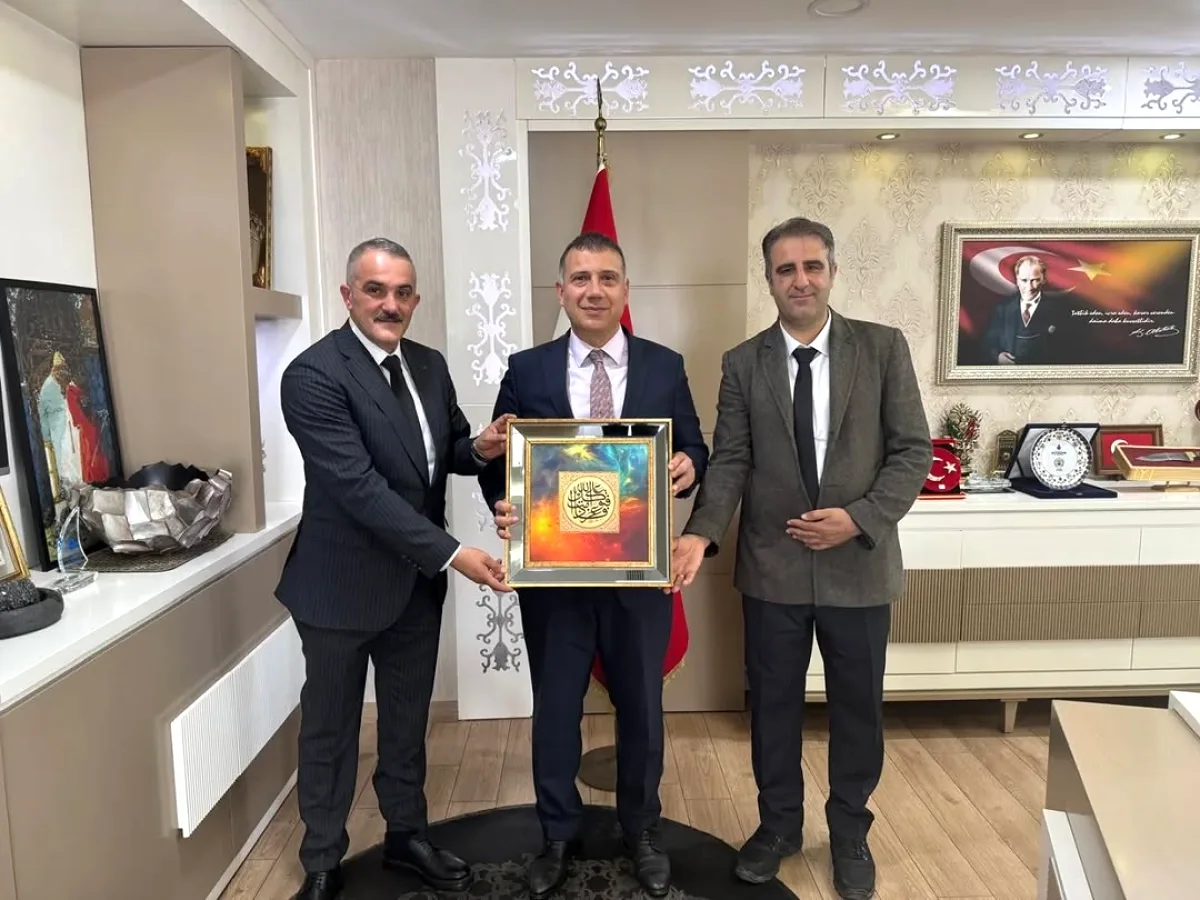 Sinop Çevre Köyleri Federasyonu Tuzla Kaymakamı'nı Ziyaret Etti Sinop Çevre Köyleri Federasyonu Tuzla Kaymakamı'nı Ziyaret Etti