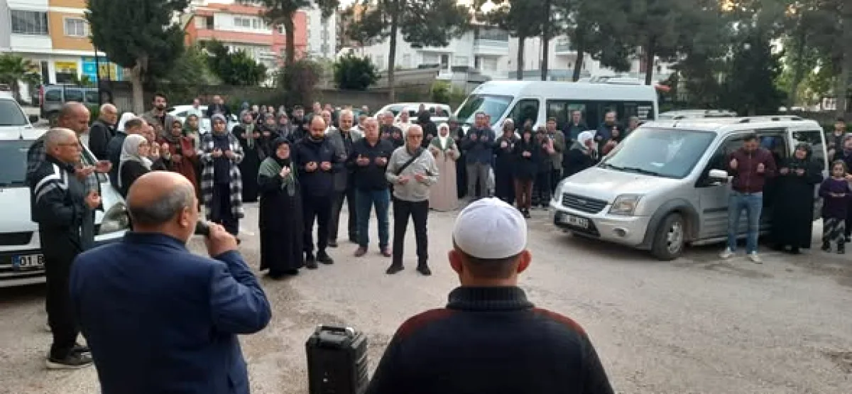 Kozan'dan Hacı Adayları Dualarla Uğurlandı Kozan'dan Hacı Adayları Dualarla Uğurlandı