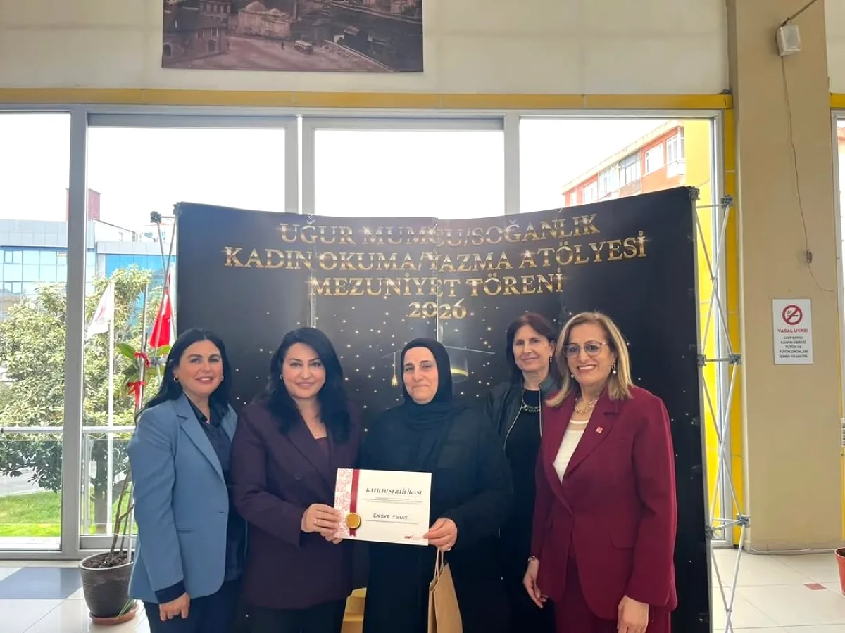 Kartal'da Kadınlar Okuma Yazma Öğrendi: İkinci Mezuniyet Coşkusu Kartal'da Kadınlar Okuma Yazma Öğrendi: İkinci Mezuniyet Coşkusu