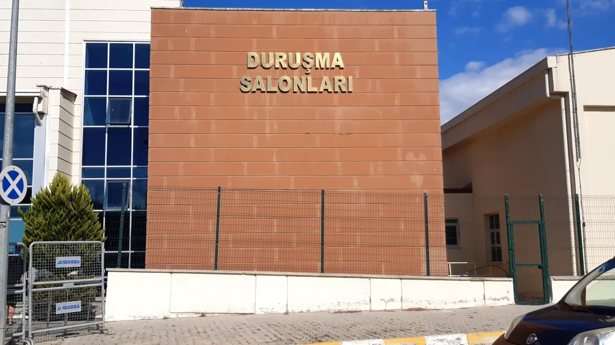 İBB Yolsuzluk Davasında 15 Sanık Tahliye Edildi İBB Yolsuzluk Davasında 15 Sanık Tahliye Edildi