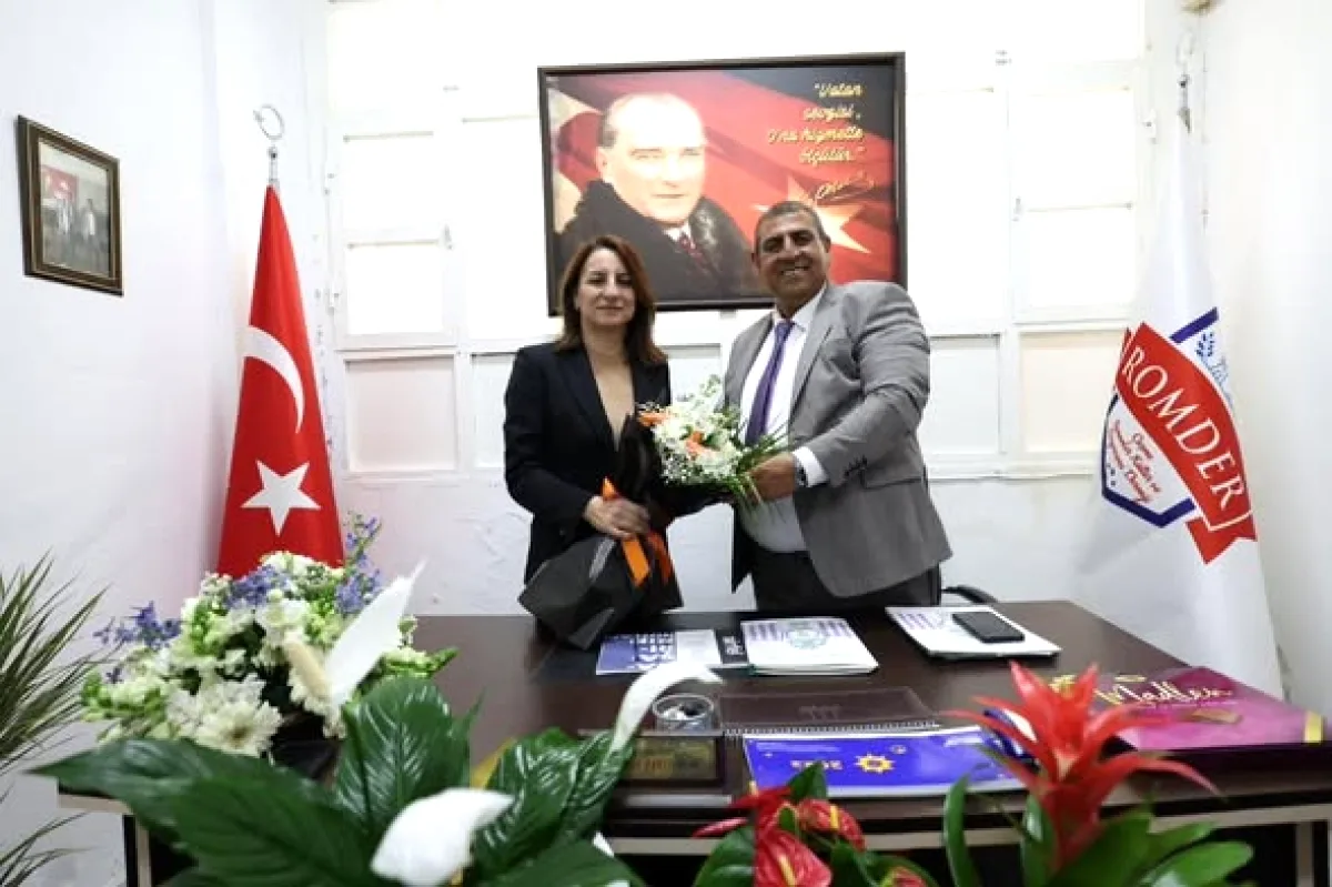 Çeşme'de Romanlar Günü'nde Anlamlı Dayanışma Ziyareti Çeşme'de Romanlar Günü'nde Anlamlı Dayanışma Ziyareti