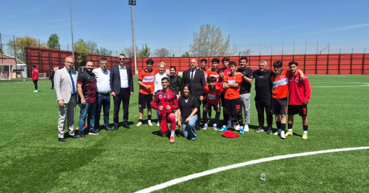 Gençlerbirliği Spor Lisesi, TÜGVA Futbol Turnuvasında Ankara Şampiyonu Oldu Gençlerbirliği Spor Lisesi, TÜGVA Futbol Turnuvasında Ankara Şampiyonu Oldu