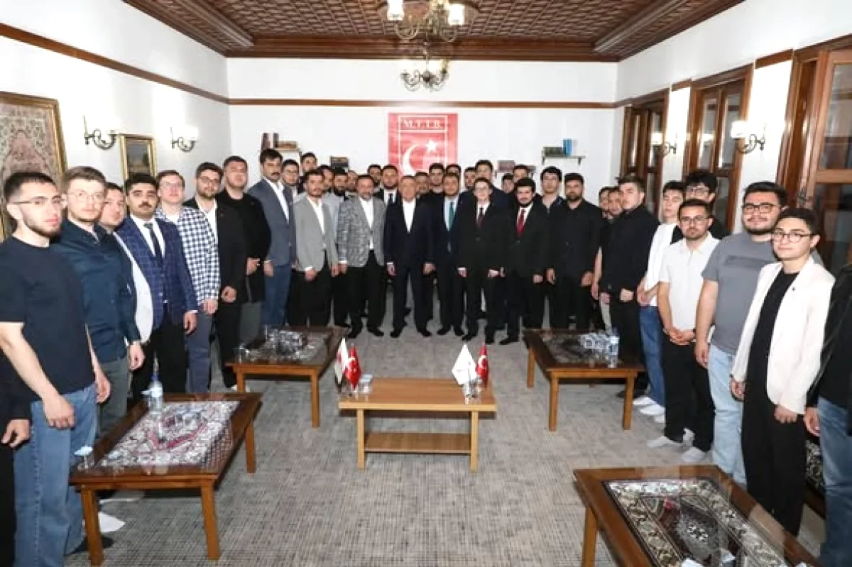 Fuat Oktay Gençlerle Dış Politika Gündemini Konuştu Fuat Oktay Gençlerle Dış Politika Gündemini Konuştu