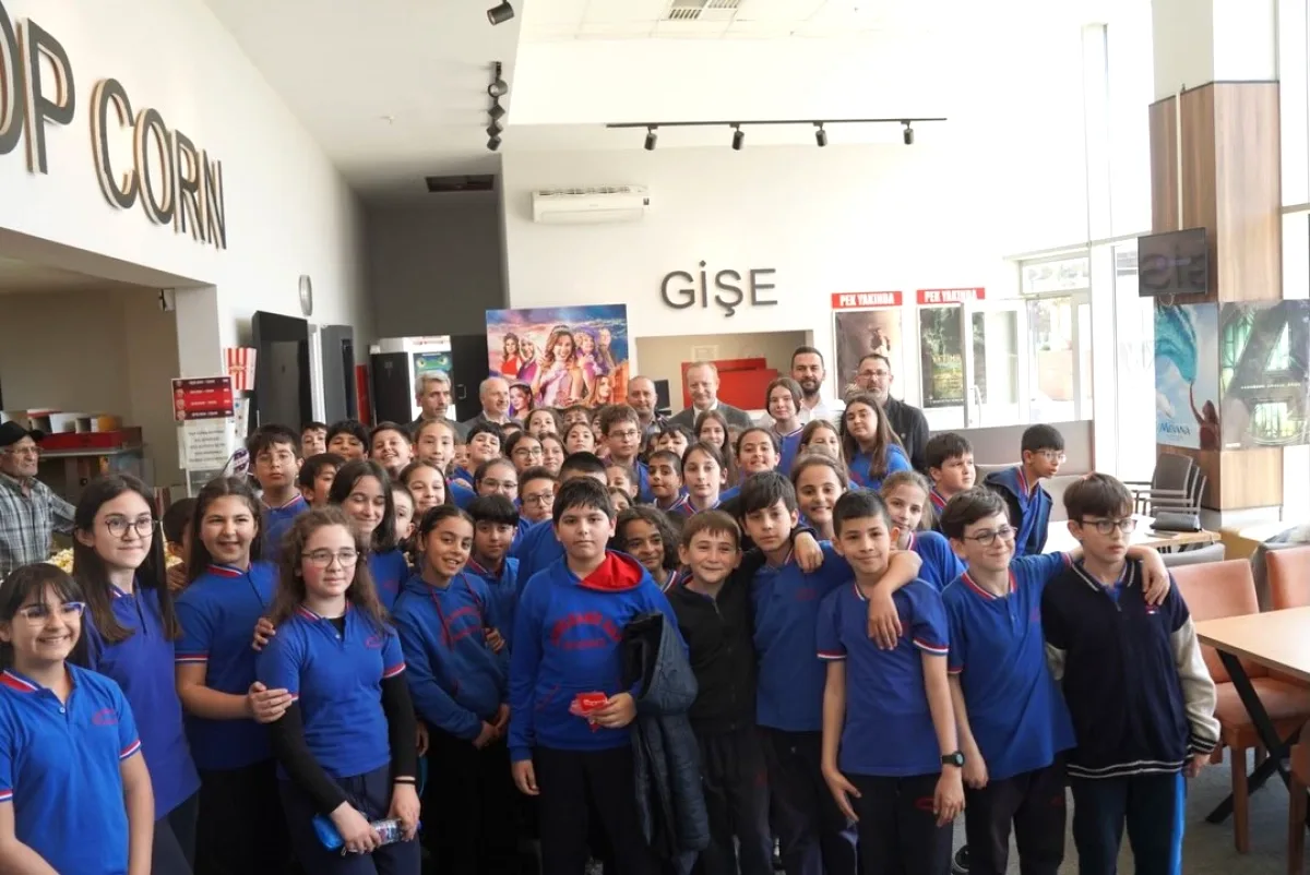 Orhangazi'de Yarışma Birincileri Sinemayla Ödüllendirildi Orhangazi'de Yarışma Birincileri Sinemayla Ödüllendirildi
