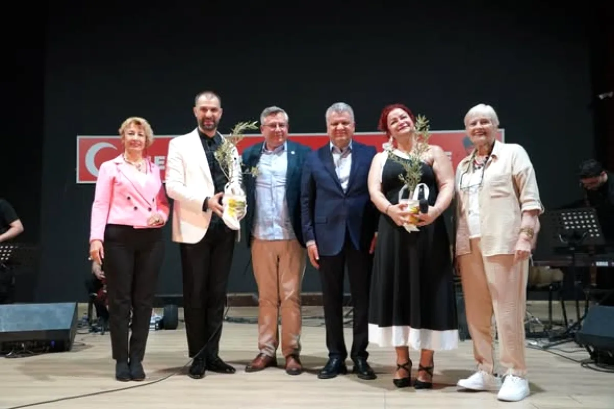 Edremit'te Sevda Şarkıları Konseri: Müzik Dolu Bir Akşam Edremit'te Sevda Şarkıları Konseri: Müzik Dolu Bir Akşam