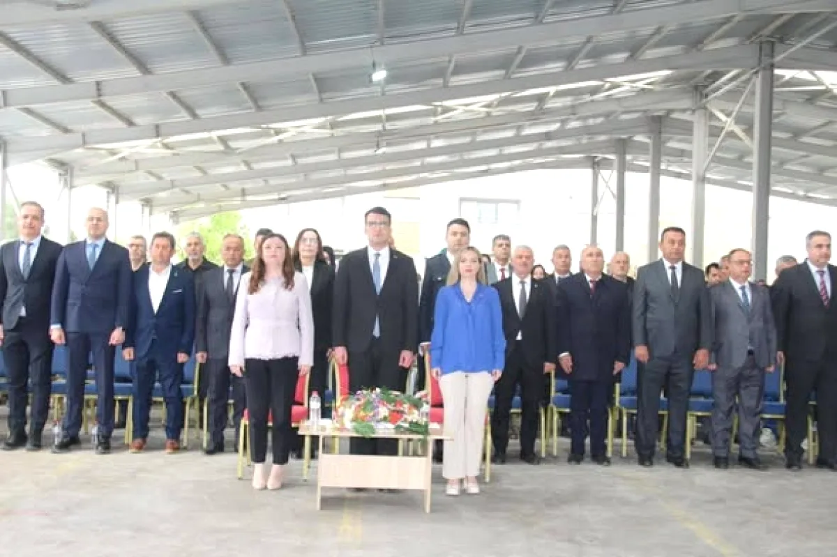 Evciler'de 23 Nisan Coşkusu: Başkan Uğurlu Çelenk Töreninde Evciler'de 23 Nisan Coşkusu: Başkan Uğurlu Çelenk Töreninde