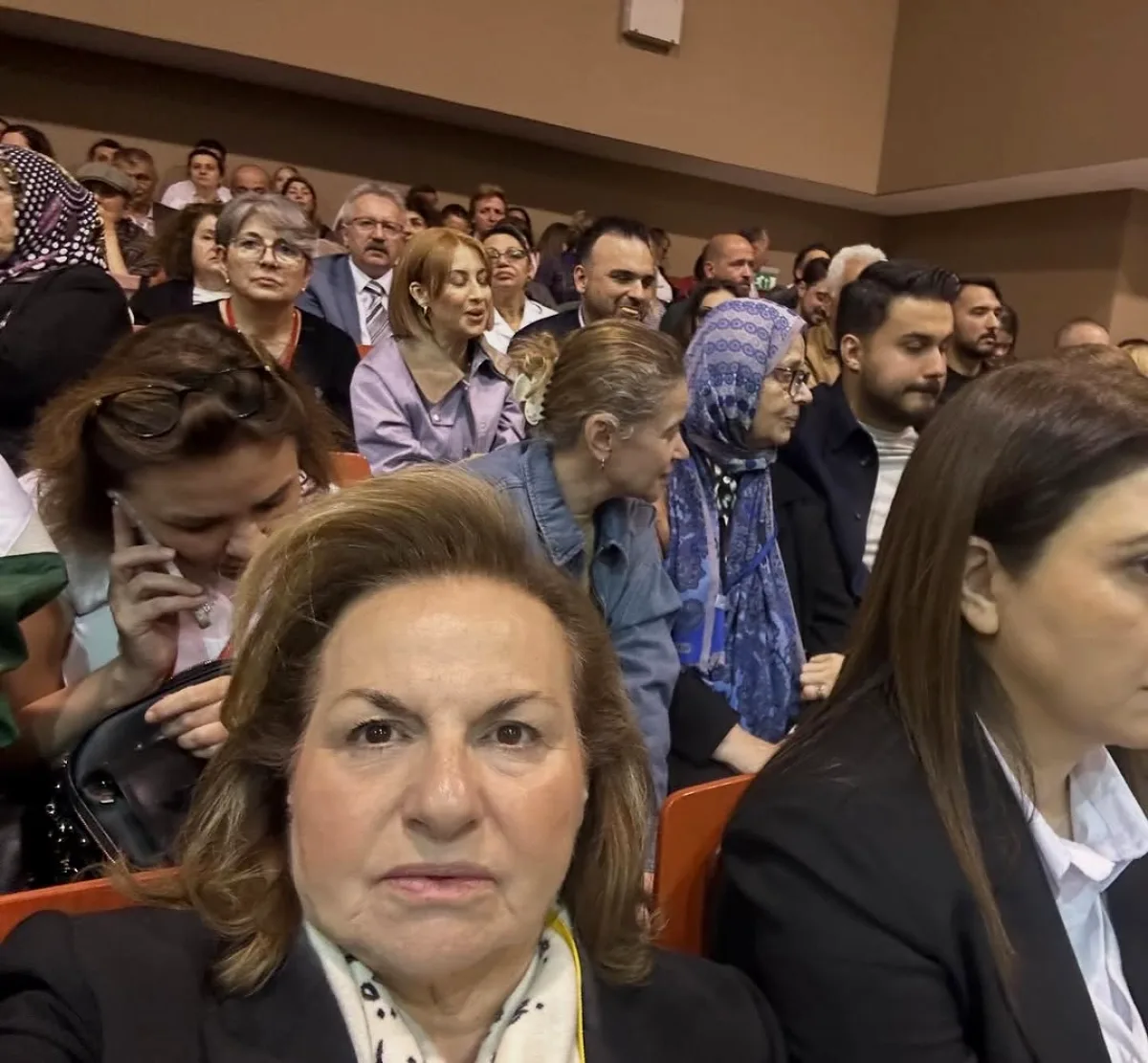 İBB Meclis Üyesi Ferhunde Şirin'den 1 Mayıs Mesajı İBB Meclis Üyesi Ferhunde Şirin'den 1 Mayıs Mesajı