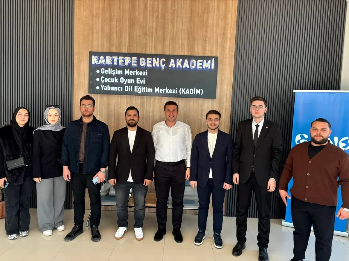 AK Genç Kartepe'den Genç Akademi'ye Ziyaret ve Gençlik Şöleni Daveti AK Genç Kartepe'den Genç Akademi'ye Ziyaret ve Gençlik Şöleni Daveti