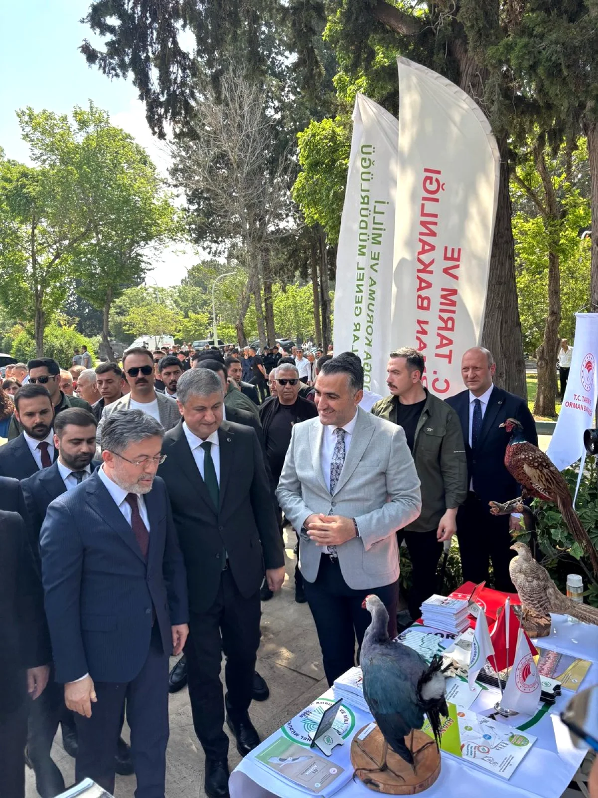 Bakan Yumaklı Adana'da Biyoçeşitlilik Standını Ziyaret Etti Bakan Yumaklı Adana'da Biyoçeşitlilik Standını Ziyaret Etti