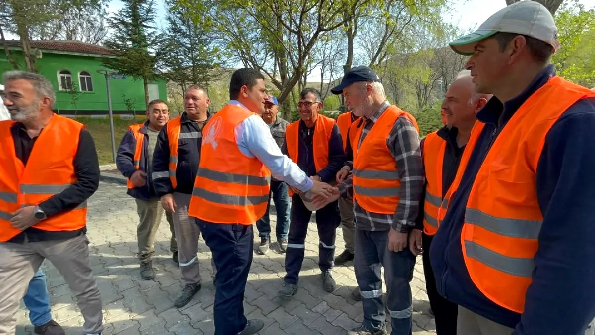 Şereflikoçhisar'da 1 Mayıs Geleneği: İşçilerle Kahvaltı Buluşması Şereflikoçhisar'da 1 Mayıs Geleneği: İşçilerle Kahvaltı Buluşması