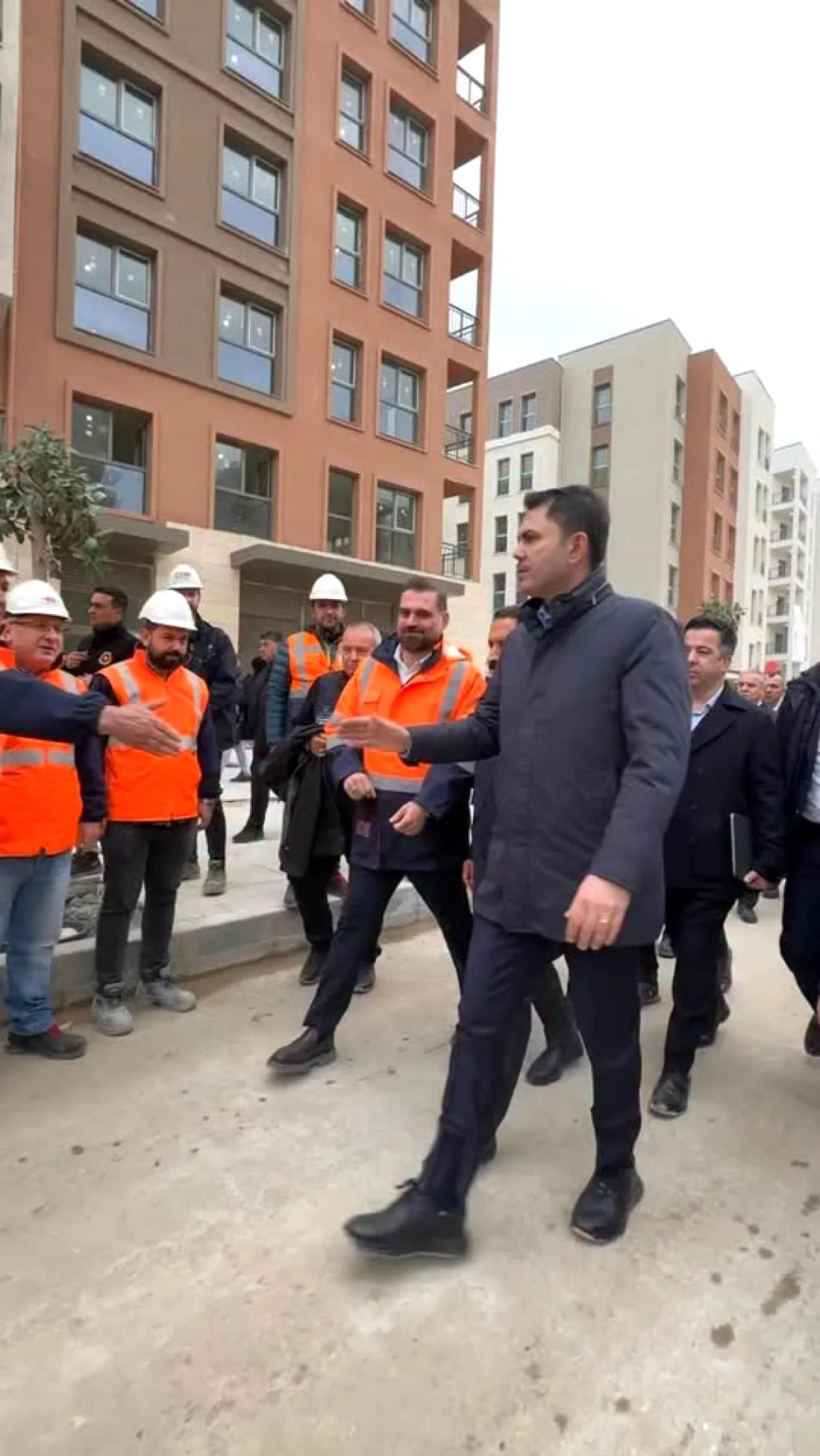 Çevre Bakanlığı'ndan 1 Mayıs Mesajı: 11 Şehir Yeniden Doğuyor Çevre Bakanlığı'ndan 1 Mayıs Mesajı: 11 Şehir Yeniden Doğuyor