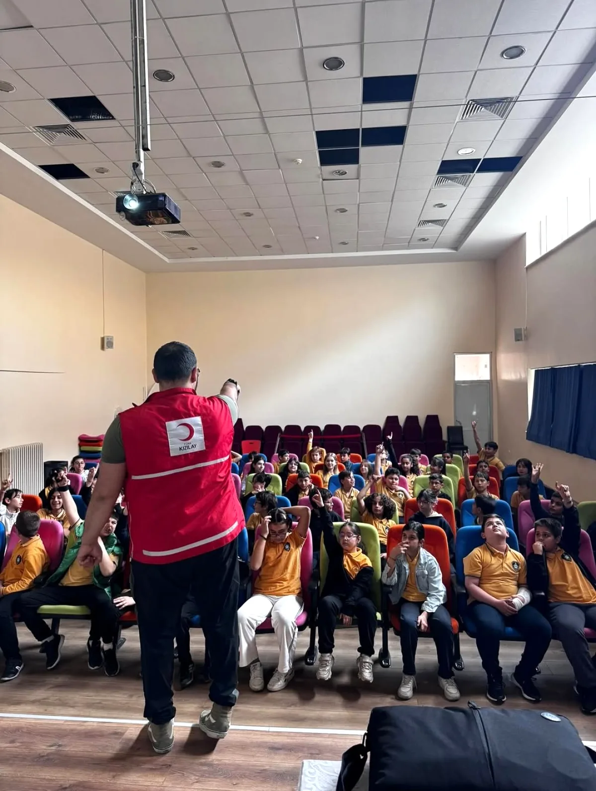 Eyüpsultan'da Afet Eğitimi: Minik Eller Öğreniyor Eyüpsultan'da Afet Eğitimi: Minik Eller Öğreniyor