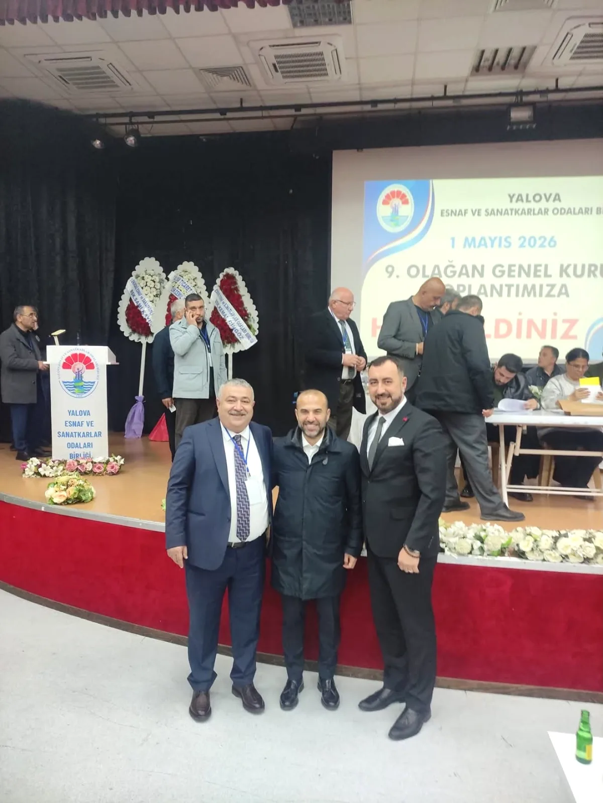AK Parti Yalova'dan Esnaf Birliği Genel Kuruluna Katılım AK Parti Yalova'dan Esnaf Birliği Genel Kuruluna Katılım