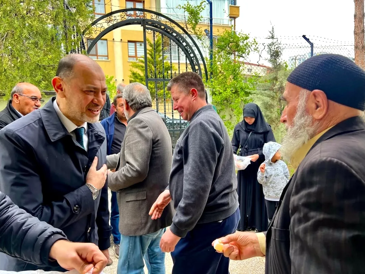 AK Parti Yenimahalle İlçe Yönetimi Cuma Namazında Hemşehrilerle Buluştu AK Parti Yenimahalle İlçe Yönetimi Cuma Namazında Hemşehrilerle Buluştu