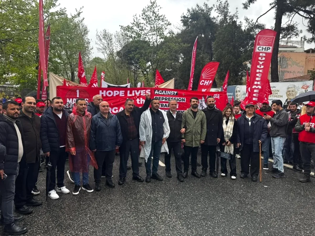 Ali Gökmen, 1 Mayıs'ta Kadıköy'de Emekçilerle Bir Araya Geldi Ali Gökmen, 1 Mayıs'ta Kadıköy'de Emekçilerle Bir Araya Geldi