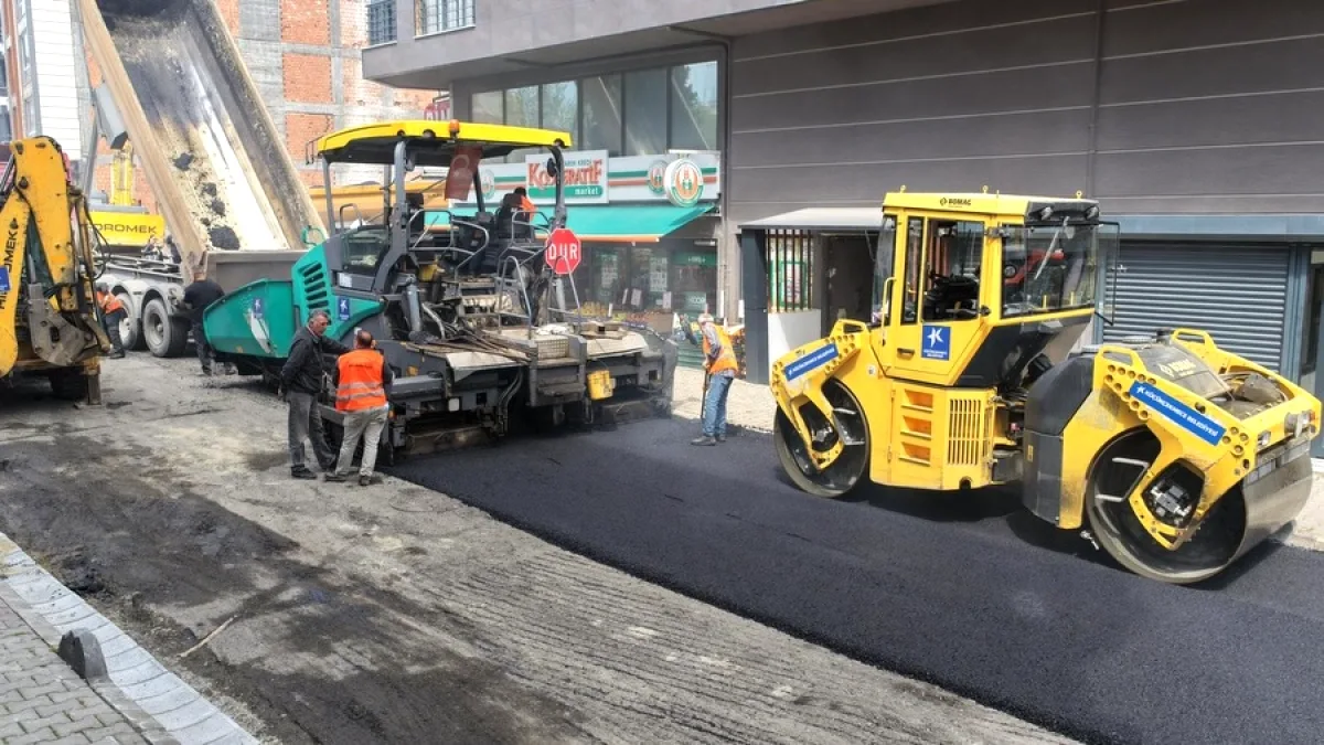 Küçükçekmece'de Yol Kalitesi Artıyor: Cennet Mahallesi'nde Asfalt Çalışması Küçükçekmece'de Yol Kalitesi Artıyor: Cennet Mahallesi'nde Asfalt Çalışması