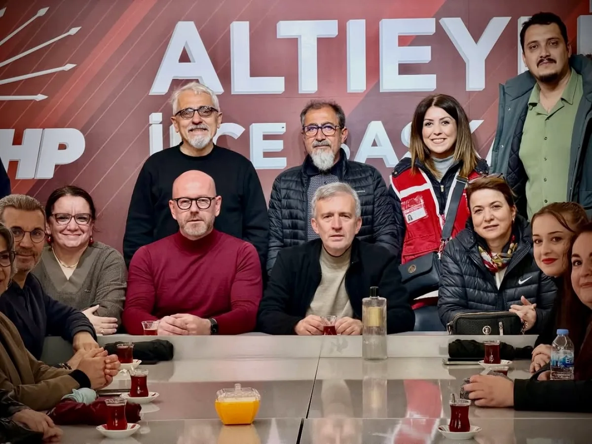CHP Altıeylül'de 1 Mayıs Coşkusu: Yeni Bina ve Yeni Yönetim CHP Altıeylül'de 1 Mayıs Coşkusu: Yeni Bina ve Yeni Yönetim