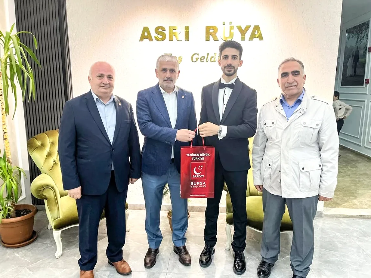 Saadet Partisi Bursa Yönetimi, İl Başkan Yardımcısı'nın Kızının Düğününde Saadet Partisi Bursa Yönetimi, İl Başkan Yardımcısı'nın Kızının Düğününde