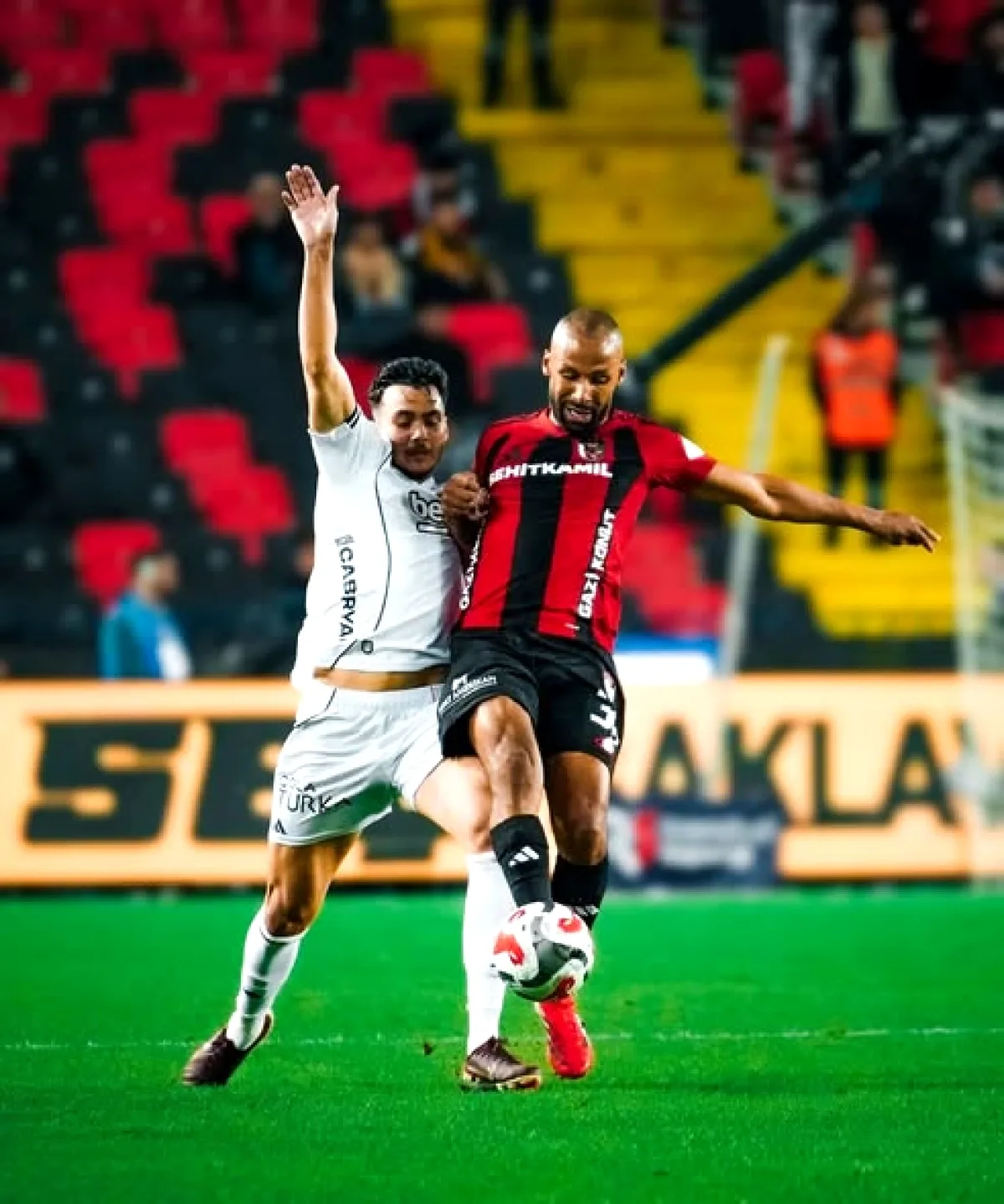 Gaziantep FK - Beşiktaş Maçının İlk Yarısından Fotoğraflar Gaziantep FK - Beşiktaş Maçının İlk Yarısından Fotoğraflar