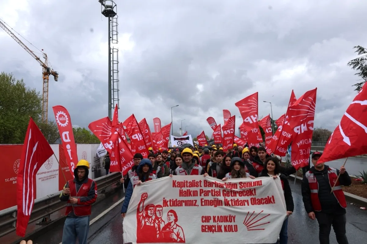 CHP Kadıköy Gençlik Kolları'ndan 1 Mayıs Mesajı: "İşçi Sınıfına Selam" CHP Kadıköy Gençlik Kolları'ndan 1 Mayıs Mesajı: "İşçi Sınıfına Selam"
