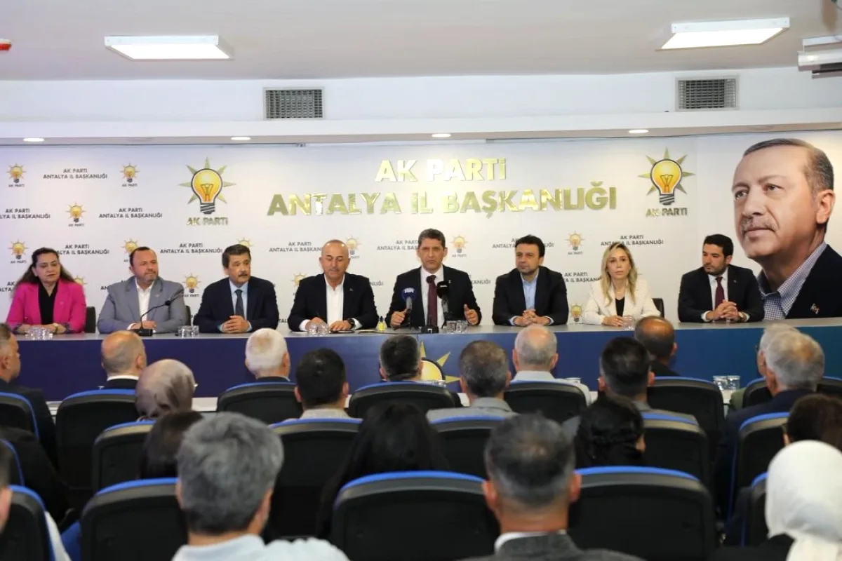 Serik'te CHP'li Meclis Üyeleri AK Parti'ye Geçti: Rozet Töreni Düzenlendi Serik'te CHP'li Meclis Üyeleri AK Parti'ye Geçti: Rozet Töreni Düzenlendi