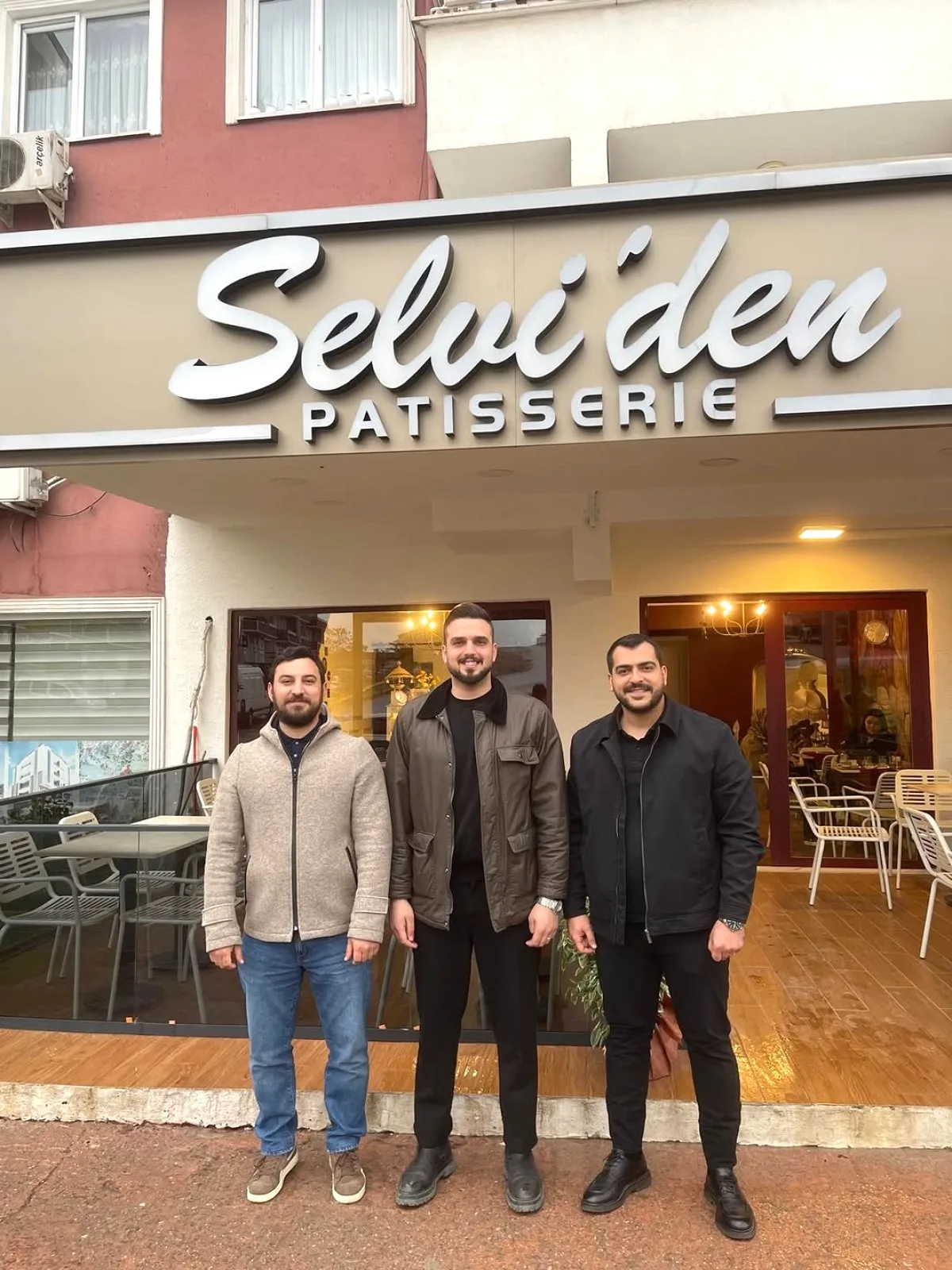 AK Parti Gençlik Kolları Başkanlarından Kerem Özdere'nin İşletmesine Ziyaret AK Parti Gençlik Kolları Başkanlarından Kerem Özdere'nin İşletmesine Ziyaret
