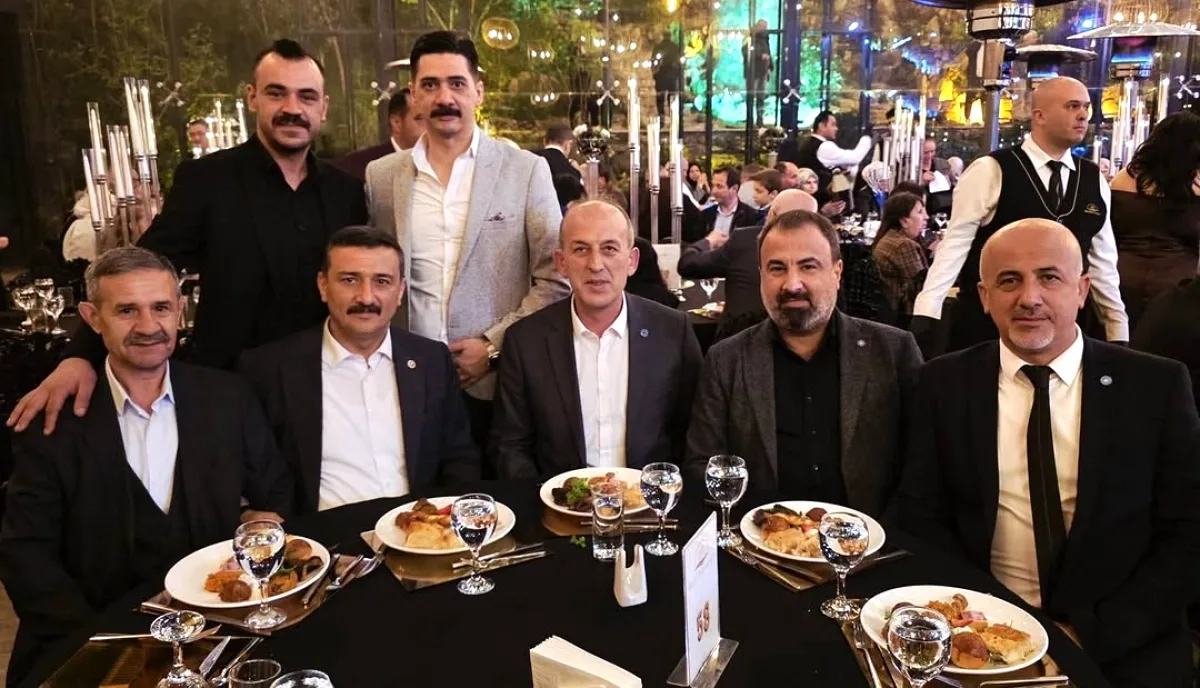İYİ Parti'den Türkoğlu Ailesinin Düğününe Üst Düzey Katılım İYİ Parti'den Türkoğlu Ailesinin Düğününe Üst Düzey Katılım