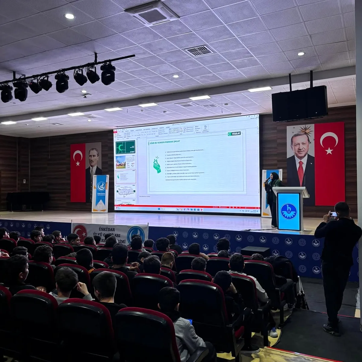 Üsküdar'da Gençlere Dijital Bağımlılık Semineri: YEDAM Tanıtıldı Üsküdar'da Gençlere Dijital Bağımlılık Semineri: YEDAM Tanıtıldı