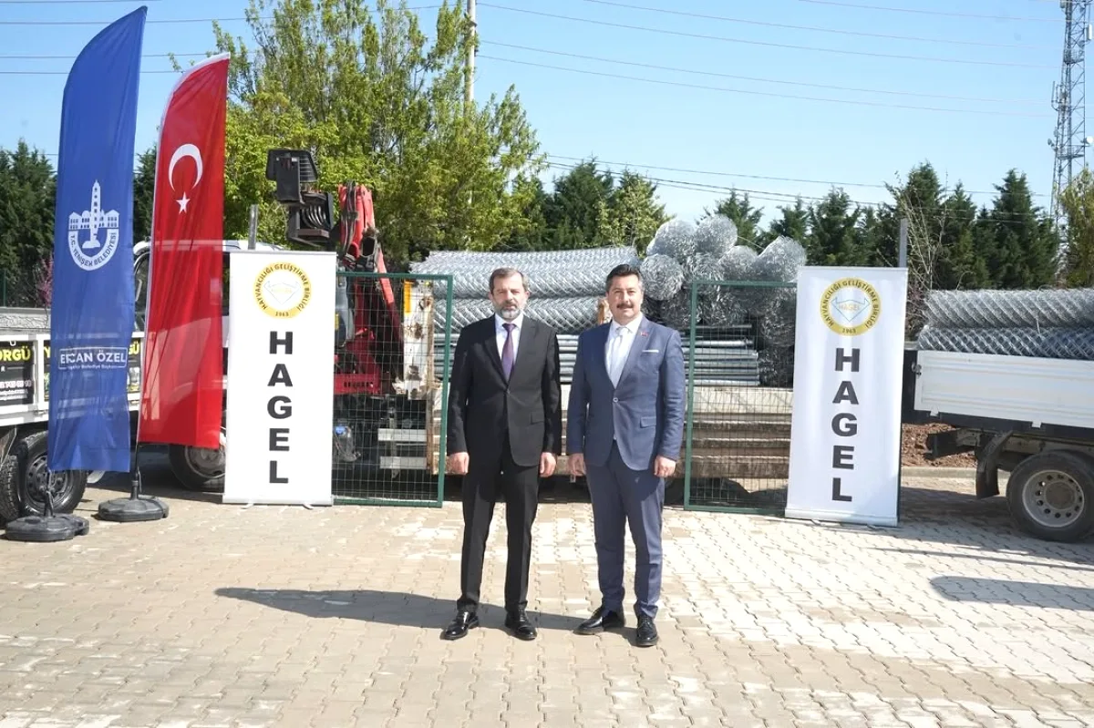 Yenişehir'de Hayvancılığa 3 Noktadan Destek: Tel, Kantar ve Süt Tankı Yenişehir'de Hayvancılığa 3 Noktadan Destek: Tel, Kantar ve Süt Tankı