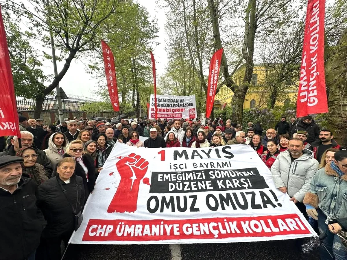 CHP Ümraniye Gençlik Kolları 1 Mayıs'ta Kadıköy'deydi CHP Ümraniye Gençlik Kolları 1 Mayıs'ta Kadıköy'deydi