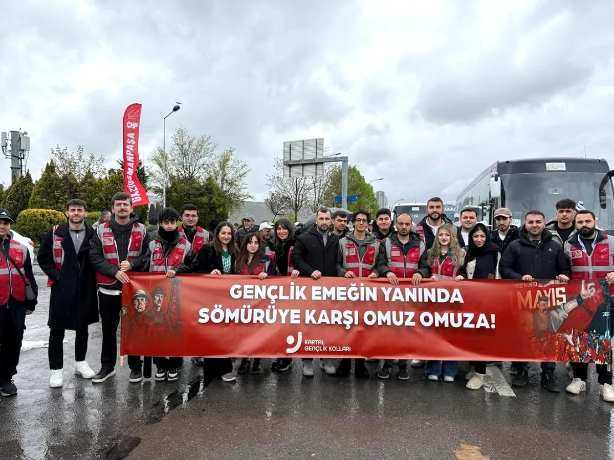 İstanbul CHP Kartal Gençlik Kolları 1 Mayıs Coşkusunu Kadıköy'de Yaşadı İstanbul CHP Kartal Gençlik Kolları 1 Mayıs Coşkusunu Kadıköy'de Yaşadı