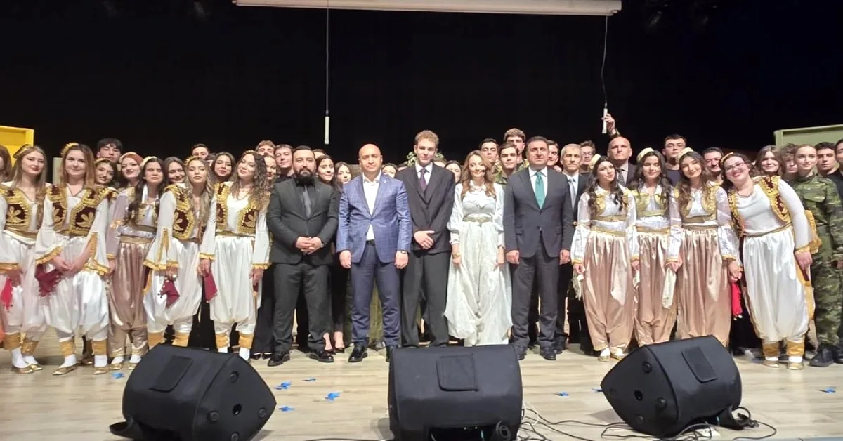 Tuna Anadolu Lisesi Öğrencilerinden Balkan Ezgisi Müzikali Tuna Anadolu Lisesi Öğrencilerinden Balkan Ezgisi Müzikali