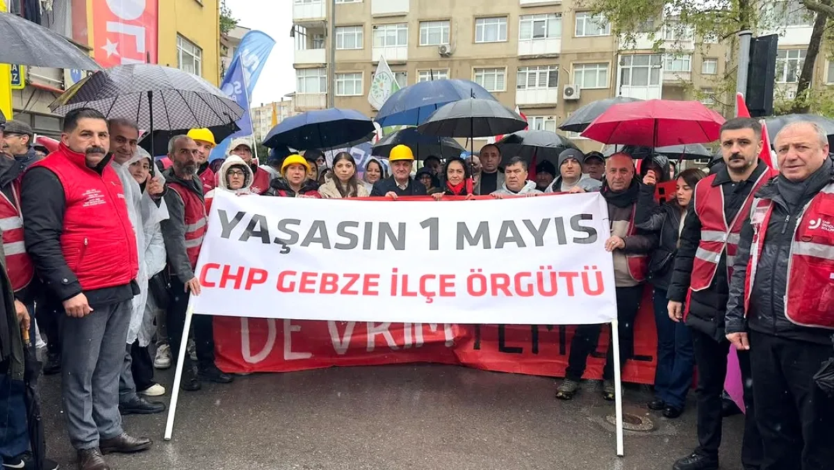 CHP Gebze'de 1 Mayıs Yürüyüşüne Katıldı: "Emeğin Yanındayız" CHP Gebze'de 1 Mayıs Yürüyüşüne Katıldı: "Emeğin Yanındayız"