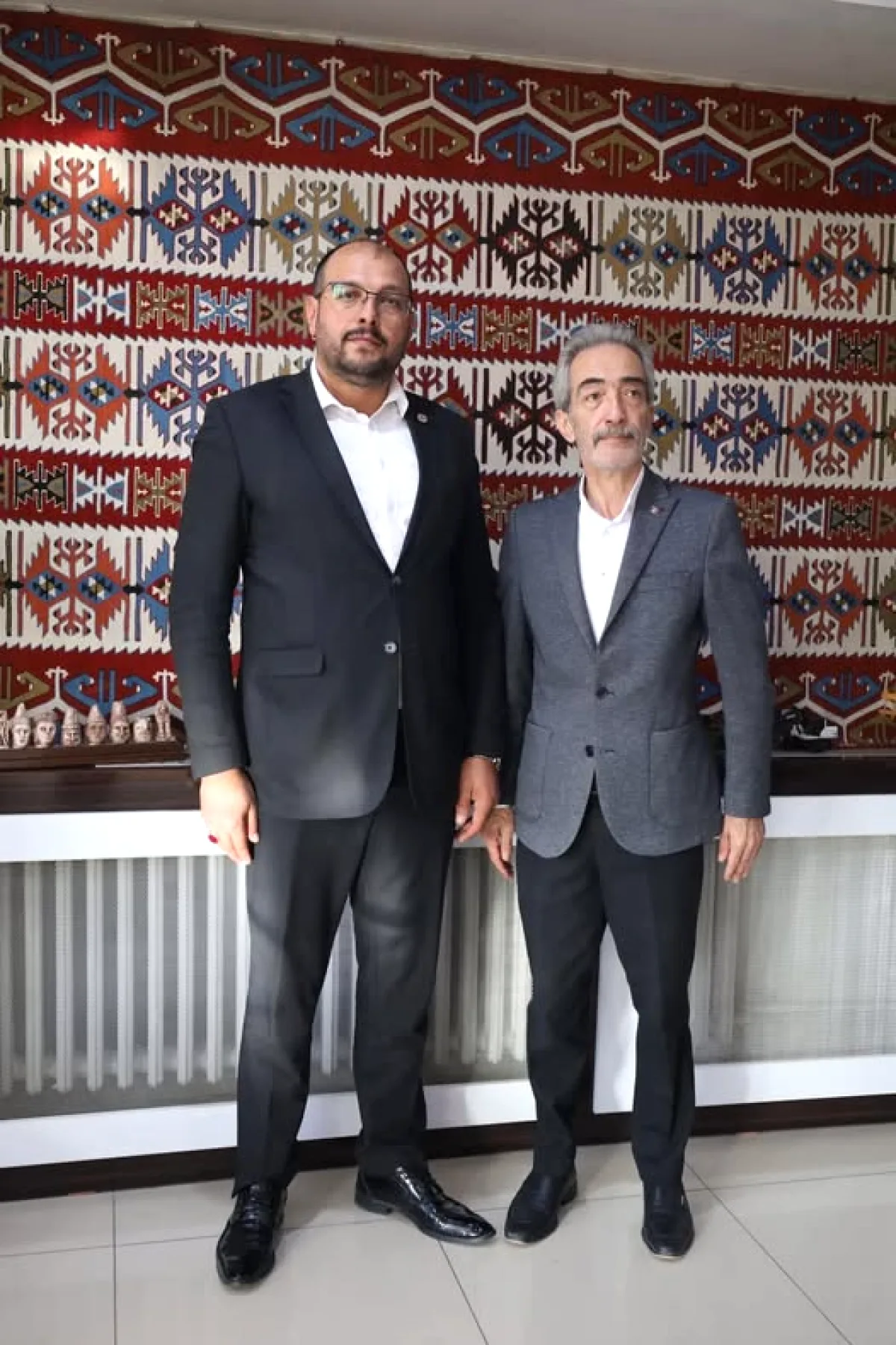 Bayat Belediye Başkanı'ndan ESOB Başkanı Cengiz Üstün'e Tebrik Bayat Belediye Başkanı'ndan ESOB Başkanı Cengiz Üstün'e Tebrik