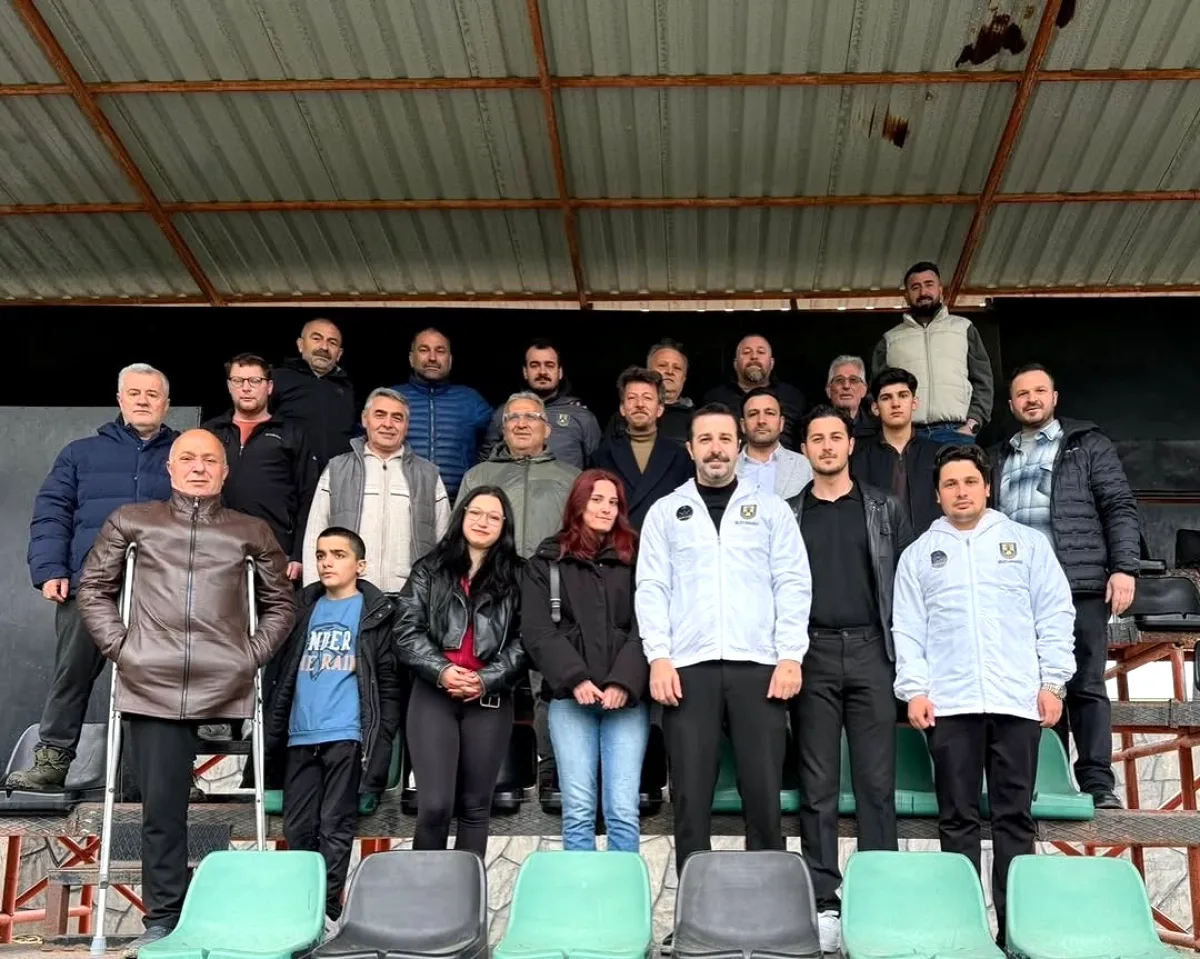 CHP Karamürsel'den Karamürselspor'a Moral Ziyareti: Sultanbeyli Maçı Öncesi Destek CHP Karamürsel'den Karamürselspor'a Moral Ziyareti: Sultanbeyli Maçı Öncesi Destek