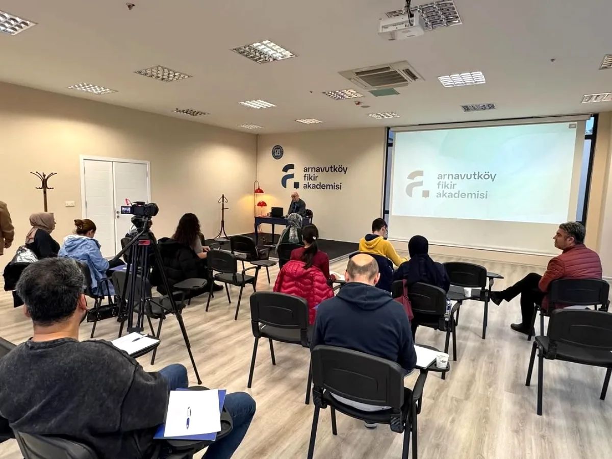 Arnavutköy'de Sinema Okulu: Enver Gülşen ile Filmlerin Gizli Dili Çözülüyor Arnavutköy'de Sinema Okulu: Enver Gülşen ile Filmlerin Gizli Dili Çözülüyor