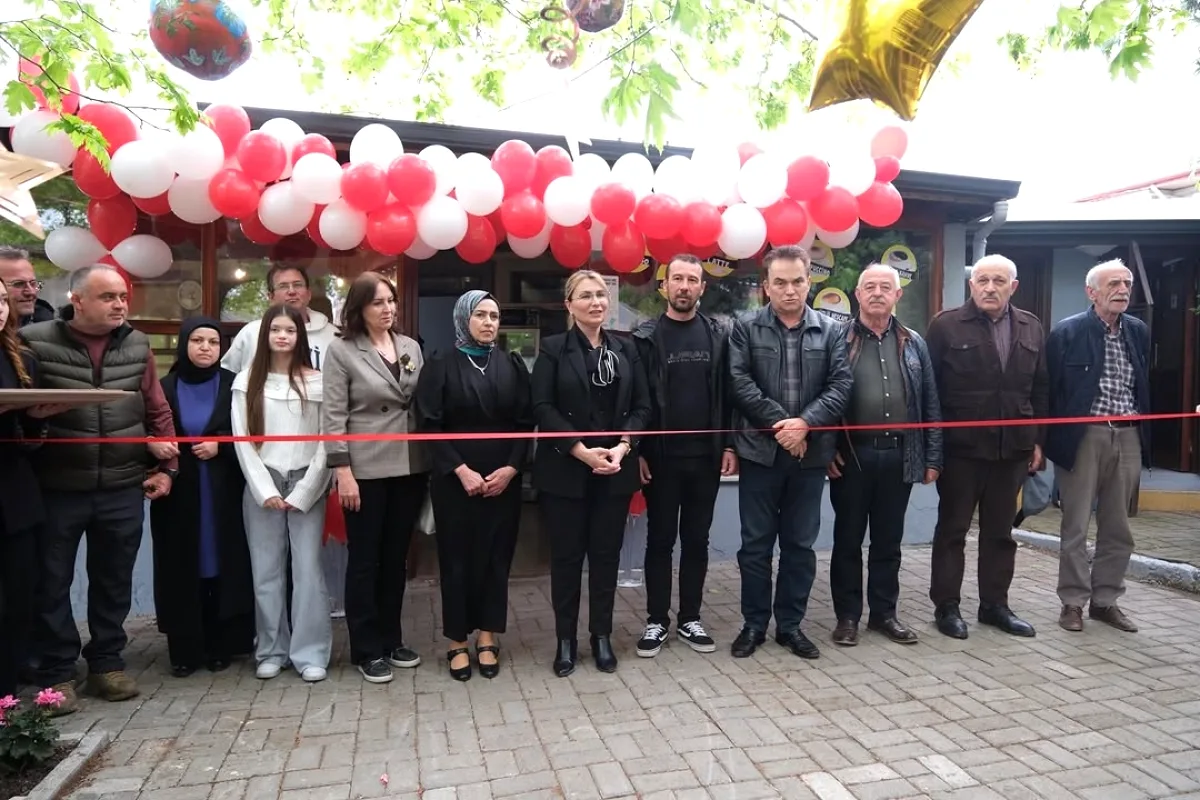 Altınova'da Kadın Girişimciliğine Destek: Mira Kafe'ye Hayırlı Olsun Altınova'da Kadın Girişimciliğine Destek: Mira Kafe'ye Hayırlı Olsun