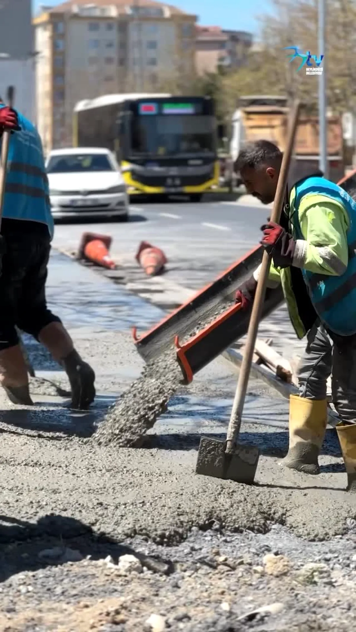 Beylikdüzü'nde Bahar Altyapı Seferberliği: Yol ve Kaldırım Çalışmaları Sürüyor Beylikdüzü'nde Bahar Altyapı Seferberliği: Yol ve Kaldırım Çalışmaları Sürüyor