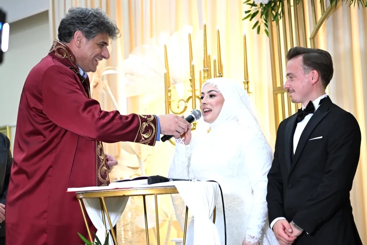 Kartepe'de 5 Çiftin Evlilik ve Bir Çocuğun Sünnet Töreni Kutlandı Kartepe'de 5 Çiftin Evlilik ve Bir Çocuğun Sünnet Töreni Kutlandı