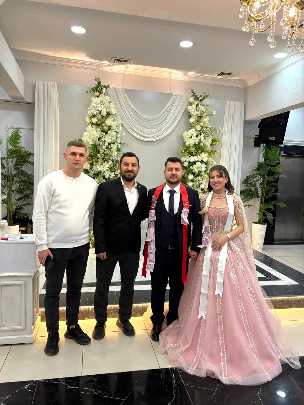 AK Partili Yetimaslan, Genç Çiftin Nişan Töreninde AK Partili Yetimaslan, Genç Çiftin Nişan Töreninde