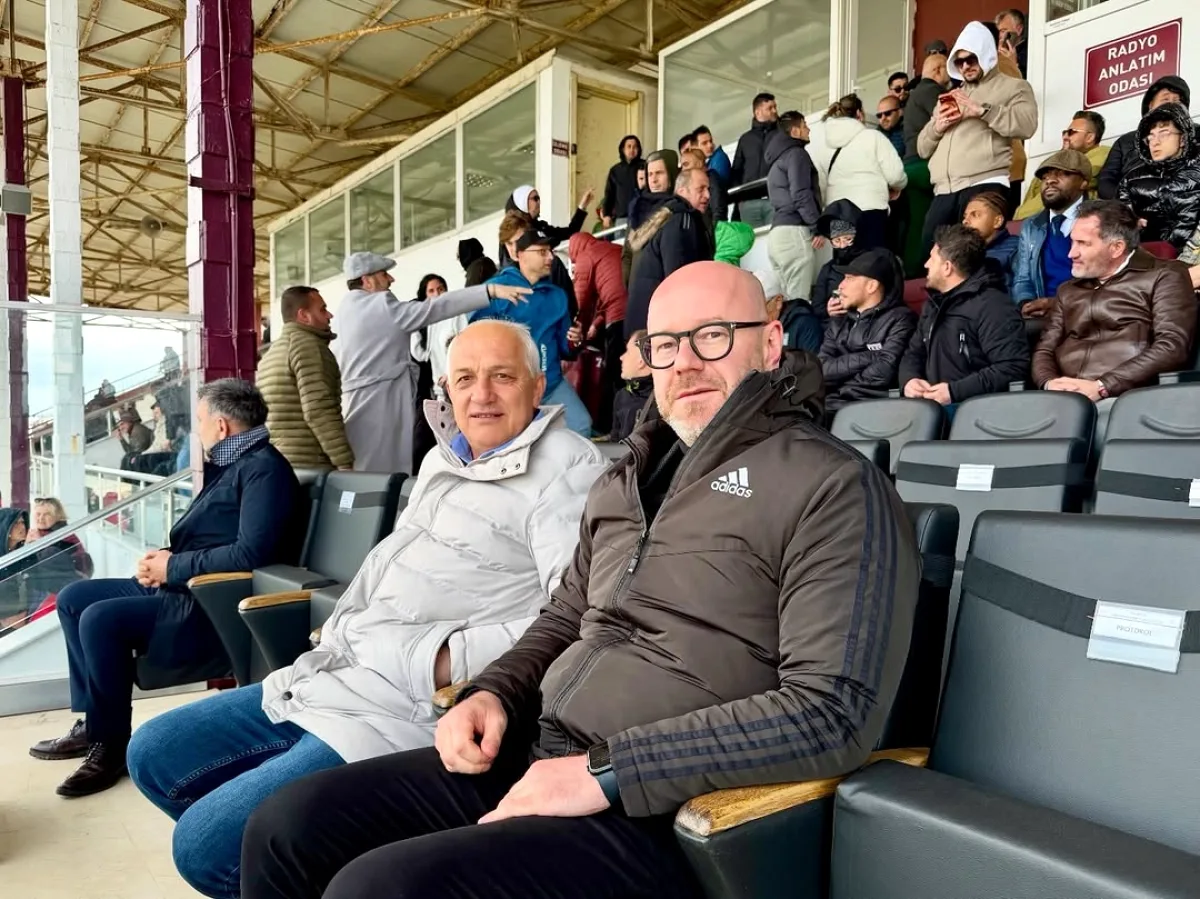 Bandırmaspor'un Sivasspor Galibiyeti Tribünlerden Kutlandı: "Son Ana Kadar Savaştılar" Bandırmaspor'un Sivasspor Galibiyeti Tribünlerden Kutlandı: "Son Ana Kadar Savaştılar"