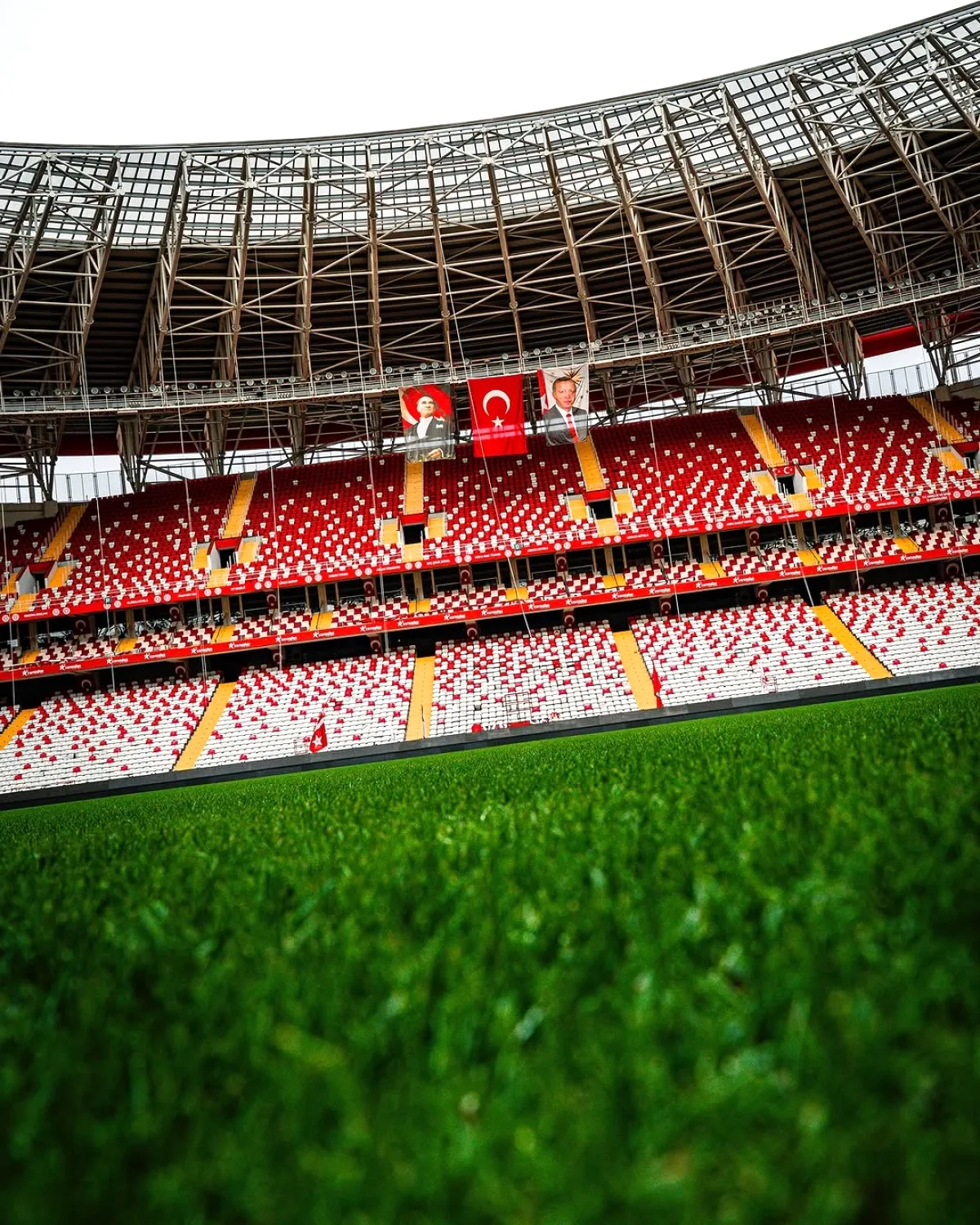 Antalyaspor'da Derbi Heyecanı: Stadyum Kapıları 17:30'da Açılıyor Antalyaspor'da Derbi Heyecanı: Stadyum Kapıları 17:30'da Açılıyor