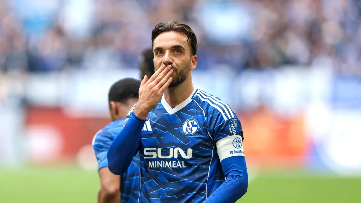 Kenan Karaman'dan Tarihi Gol! Schalke 04 Bundesliga'ya Yükseldi Kenan Karaman'dan Tarihi Gol! Schalke 04 Bundesliga'ya Yükseldi