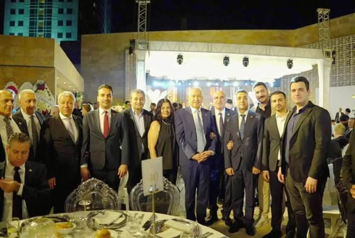 Özgür Özel, Barut'un Kızının Nikahında Şahitlik Yaptı Özgür Özel, Barut'un Kızının Nikahında Şahitlik Yaptı