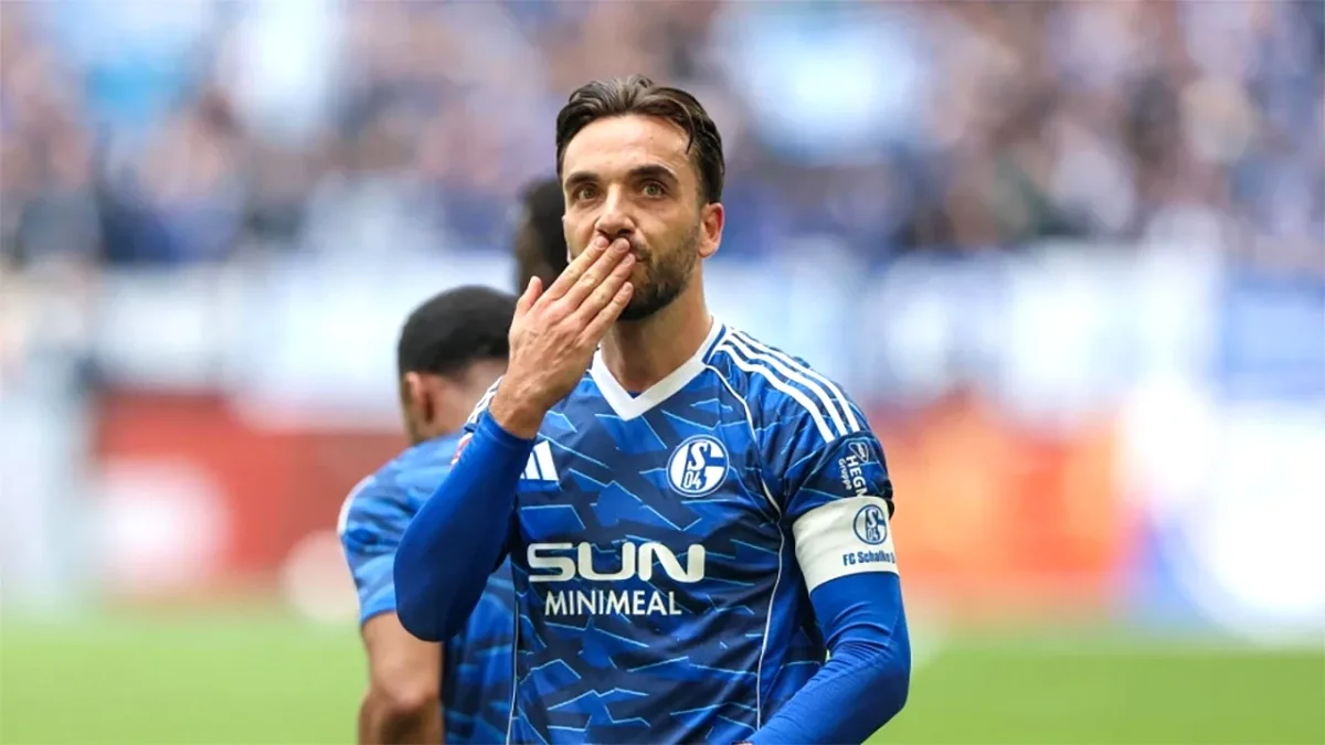 Kenan Karaman'ın Golüyle Schalke 04 Bundesliga'ya Yükseldi Kenan Karaman'ın Golüyle Schalke 04 Bundesliga'ya Yükseldi