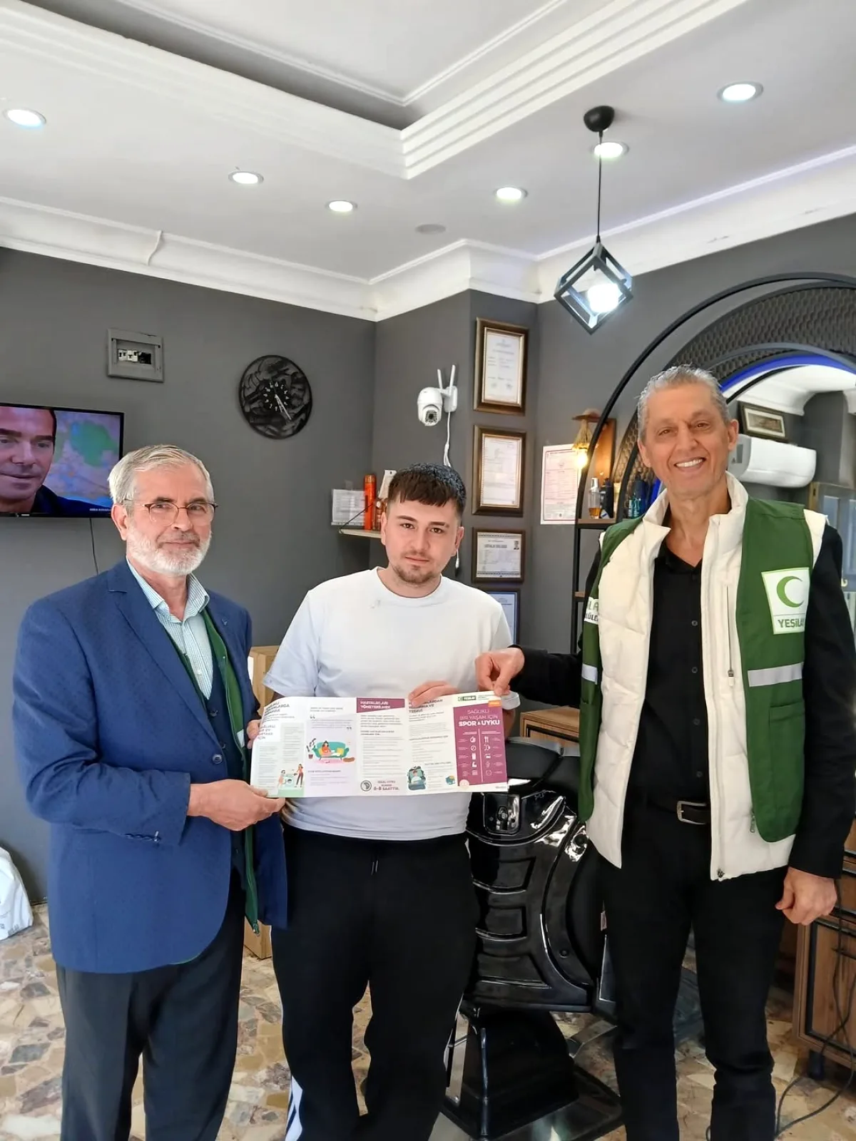 Kemerburgaz'da Bağımlılıkla Mücadele: Yeşilay'dan Esnafa Bilgilendirme Kemerburgaz'da Bağımlılıkla Mücadele: Yeşilay'dan Esnafa Bilgilendirme